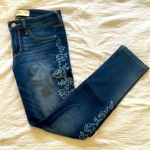 Abercrombie & Fitch floral embroidered cropped jeans